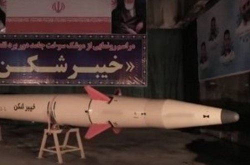 İran orta mənzilli yeni raketini ictimaiyyətə təqdim edib