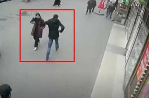 Küçədə məktəbli qıza şillə vuran şəxs tutuldu - Video