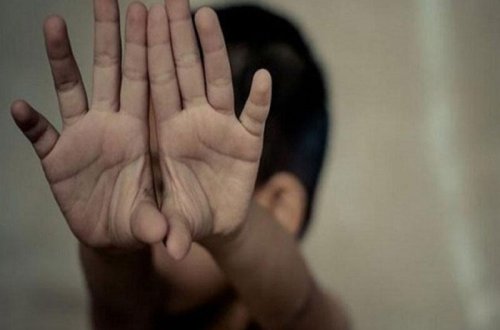 9 yaşlı qız 4 yaşlı qardaşını döyərək öldürdü