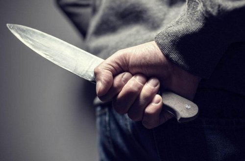 Məktəbdə 4 uşaq anası qətlə yetirildi