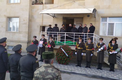 “Qarabağ” ordenli şəhidin zabit əmisi dəfn edildi – FOTO
