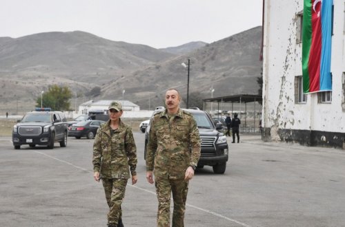 Prezident və Mehriban Əliyeva hərbi şəhərciyin açılışında iştirak ediblər