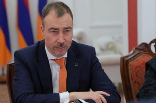 Klaar Ermənistanda səfərdədir