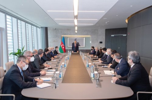 İqtisadiyyat nazirinin müavinləri kollektivə təqdim olunub