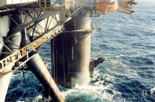 Kanadada gəmi qəzaya uğrayıb, ölənlər var