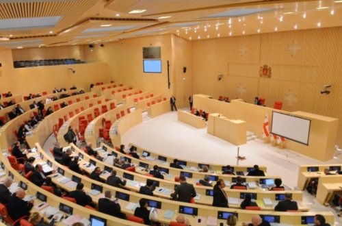 Gürcüstanda üç müxalif deputatın mandatı ləğv olunub