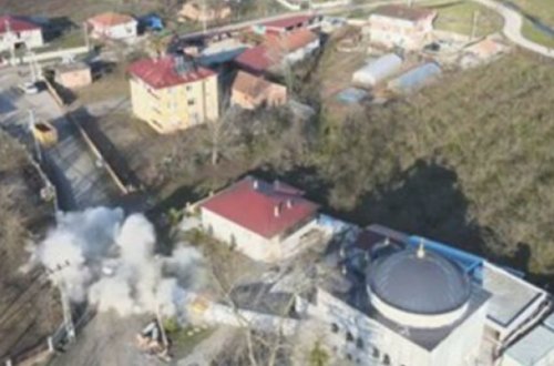 Türkiyədə minarə belə uçuruldu - VİDEO