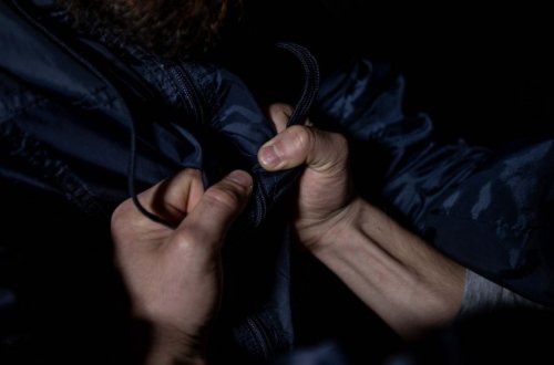 Bakıda məhkum döyülüb, elektron qolbaq ayağından götürülüb