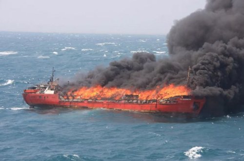Yunanıstan sahillərində göyərtəsində 237 nəfərin olduğu gəmi yanıb