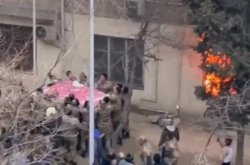 Bakıda binada yanğın: İnsanlar belə xilas edildi - ANBAAN VİDEO