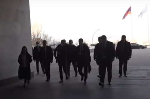 Azərbaycanlı deputatlar İrəvanda belə qorunur (VİDEO)