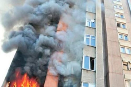 Sumqayıtda yaşayış binasında yanğın olub, sakinlər təxliyə edilib