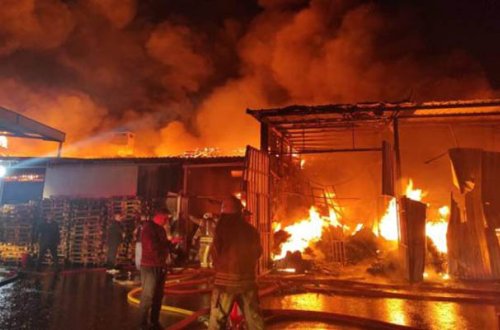 İstanbulda fabrikdə yanğın - Video