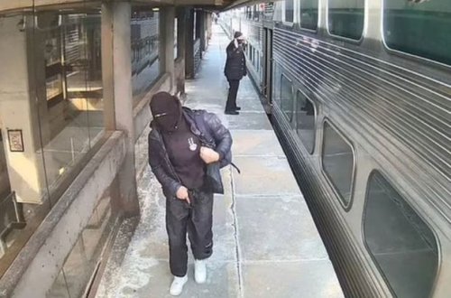 Мать лично отвела сына в участок, увидев его снимок в полицейской сводке