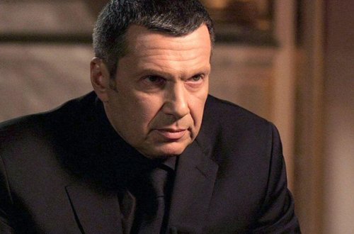 Qorxu dolu anlar: Balina turist dolu qayığı təqib etdi - VİDEO