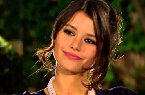 Beren Saat dəyişdi - FOTOLAR