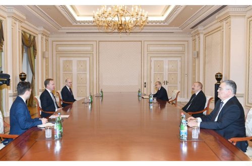 İlham Əliyev Dünya İqtisadi Forumunun Prezidentinin başçılıq etdiyi nümayəndə heyətini qəbul edib