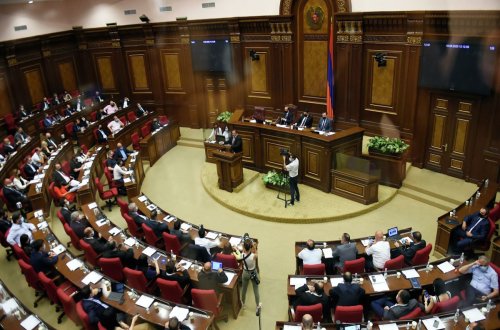 Ermənistan parlamentində prezident seçkilərinin vaxtı məlum olub