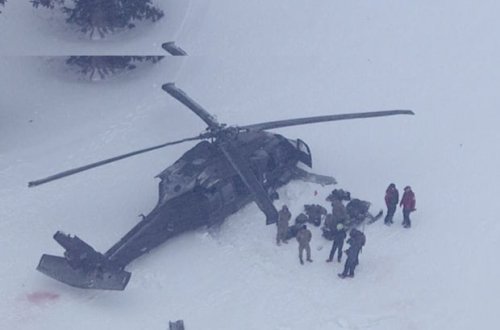 ABŞ-da iki helikopter turizm zonasının yanına düşdü - VİDEO