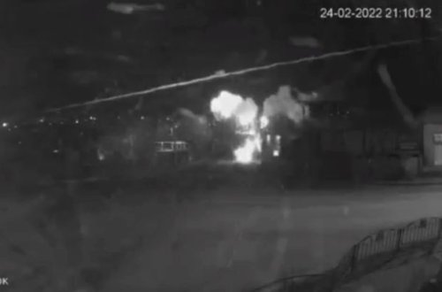 Украинские военнослужащие взорвали мост, чтобы сдержать продвижение войск РФ - ВИДЕО