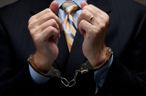 Azərbaycanda vəzifəli şəxslər həbs edilib