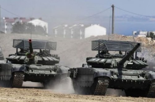 Ukrayna ordusu Rusiya tanklarının Kiyevə irəliləyişini dayandırmaq üçün körpünü partlatdı - FOTO