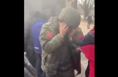 Ukraynada vətəndaşlar Belarus əsgərini saxladılar – VİDEO