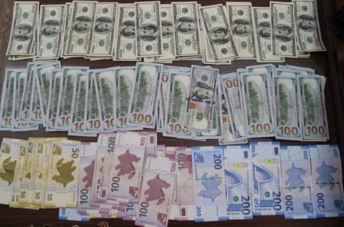 Oğurladıqları külli miqdar dolları torpağa basdırdılar - FOTO/VİDEO
