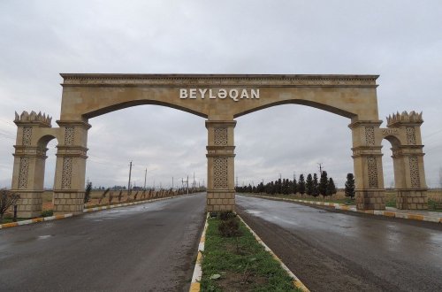 Beyləqanda oliqarx məmur katibəsi üçün də xidməti maşın ayırıb – Hər kəs onlardan danışır...