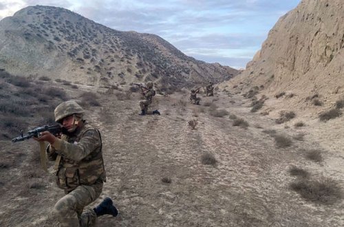 Hərbçilərimiz şərti diversantları zərərsizləşdirdi - FOTO