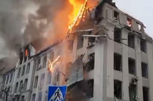 Xarkovda universitet raketlə vuruldu - VİDEO