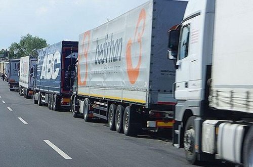 Ukraynada olan daha 12 azərbaycanlı sürücü təxliyə edildi