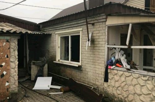 Mariupolda məktəb və ikimərtəbəli binaya mərmi düşüb