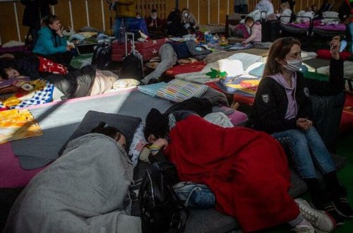 Slovakiya hər gün minlərlə ukraynalı qaçqını qəbul edir - VİDEO