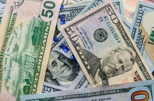 Ukraynada xarici valyuta ilə əməliyyatlara məhdudiyyət qoyulub