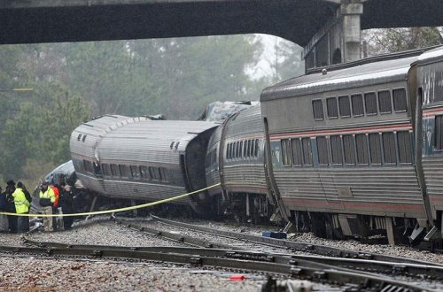 Meksikada yük qatarı relsdən çıxıb, xəsarət alanlar var
