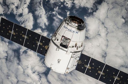 Илон Маск открыл терминалы Starlink для Украины