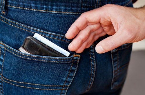 Bakıda vətəndaşın cibindən bank kartını oğurlayan şəxs saxlanılıb