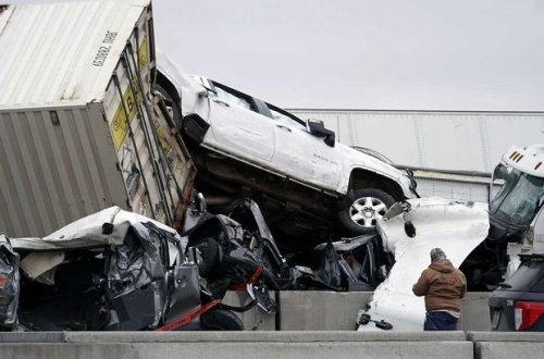 Yunanıstanda zəncirvari qəza: 50-dən çox avtomobil toqquşdu