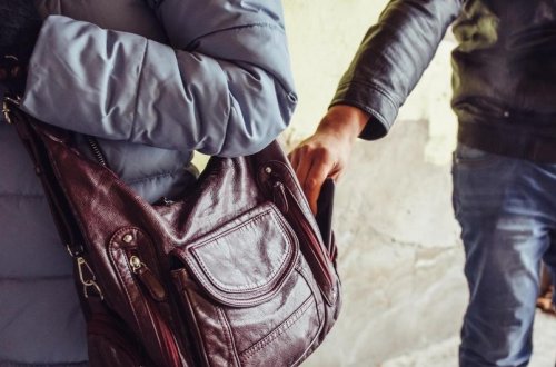 Bakıda özəl xəstəxanalarda həkimlərin çantalarını oğurlayan şəxslər saxlanılıb