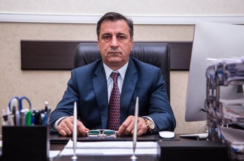 Bağ sahəsinə məxsusi olaraq Ərəbistandan qum gətiribmiş