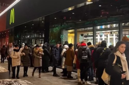 Bağlanacağı xəbərini eşidən rusiyalılar “McDonalds”a axışdılar - Fotolar