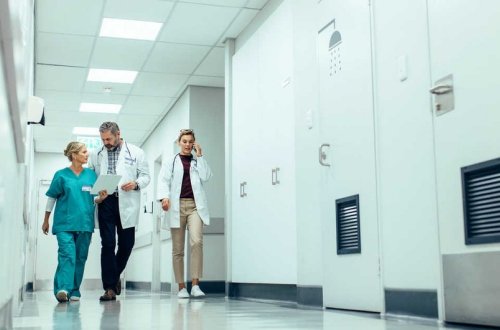 Qidalanma rejimini pozan 25 xəstəxananın məsul şəxsləri cəzalandırılıb