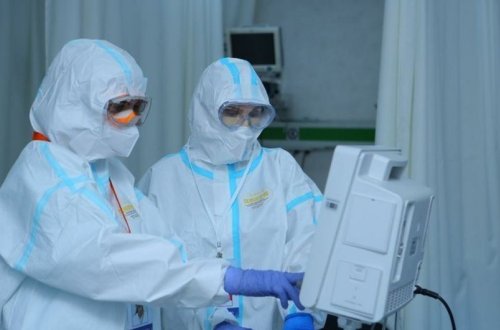 Koronavirus xəstələrinə yardım göstərən tibb işçilərinin əməkhaqlarına əlavə martın 1-dək uzadılıb