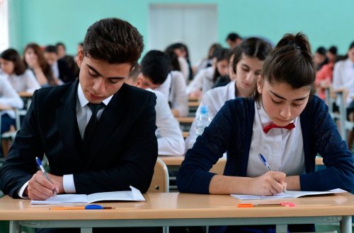 IX sinif şagirdlərinin elektron yerdəyişməsi dayandırılır