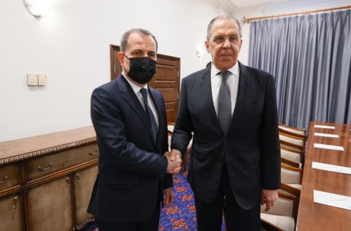 Ceyhun Bayramov Lavrovla Ukraynadakı vəziyyəti müzakirə edib