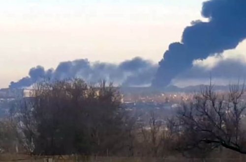 Ukraynada aviazərbədən sonra neft anbarı yanır - Video