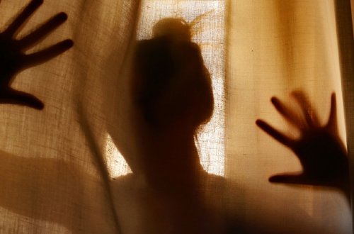 Azərbaycanda sağlamlıq imkanları məhdud olan qızı zorlayan 62 yaşlı kişi saxlanıldı - RƏSMİ