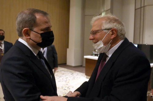 Ceyhun Bayramov Josep Borrellə Ukraynadakı vəziyyəti müzakirə edib