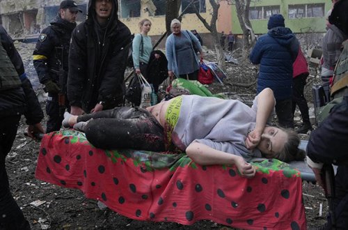 Dağıntılar altından çıxarılan hamilə qadın körpəsi ilə birgə öldü - Video